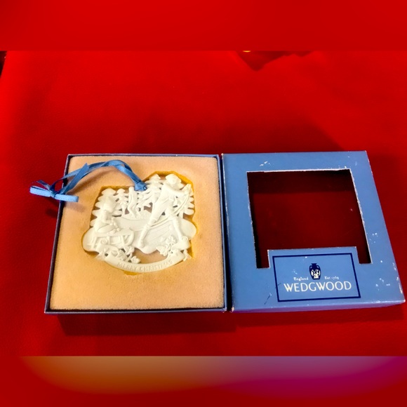 Wedgwood Christmas ornament - Picture 1 of 4